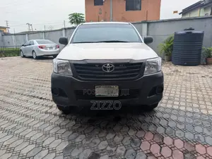 Toyota Hilux 2012 White