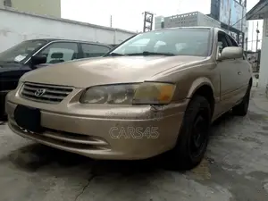 Toyota Camry 2001 Gold