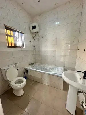 1bdrm Block of Flats in Osapa london for rent