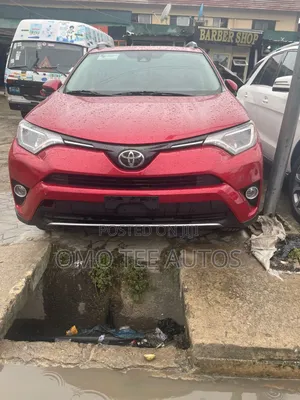 Toyota RAV4 XLE 4dr SUV (2.5L 4cyl 6A) 2018 Red