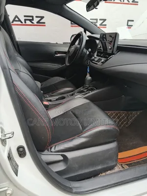 Toyota Corolla SE (1.8L 4cyl 2A) 2019 White