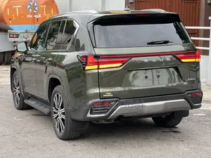 Lexus LX 600 2022 Green