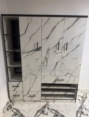 Luxury Marble Color Wadrobe