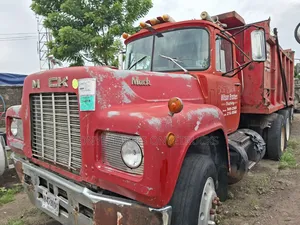 New Arrival 24valve R Model Mack Ten Tyres Dump Truck Ten Bolts Rim