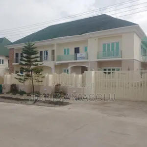 4bdrm Duplex in Riverpark Estate for rent
