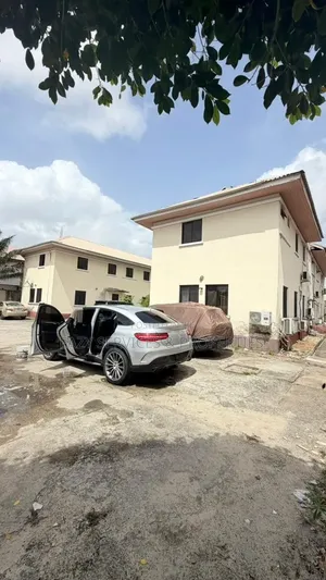 16bdrm Block of Flats in Lekki Phase One for sale