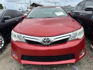 Toyota Camry XLE 4dr Sedan (2.5L 4cyl 6A) 2012 Red