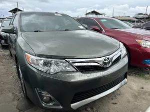 Toyota Camry XLE 4dr Sedan (2.5L 4cyl 6A) 2013 Green