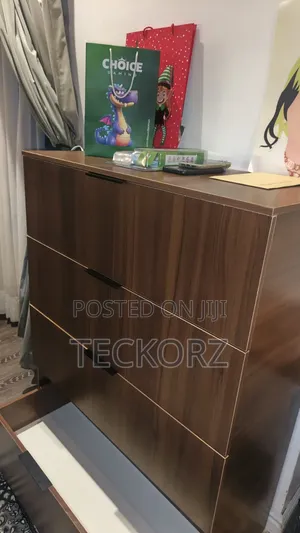 Brown Cedar Bedroom Chest Drawer