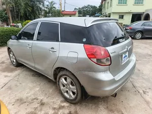 Toyota Matrix XR Hatchback FWD (1.8L 4cyl 4A) 2004 Silver