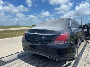 Mercedes-Benz C300 2016 Blue