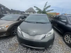 Toyota Sienna 2011 Green