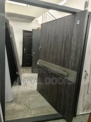 High-End Castra Pivot Door