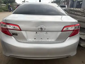 Toyota Camry LE 4dr Sedan (2.5L 4cyl 6A) 2012 Silver