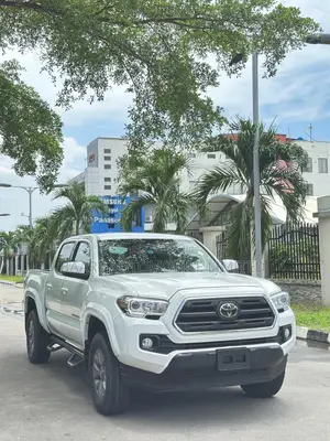 Toyota Tacoma 2019 White