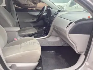 Toyota Corolla L 4dr Sedan (1.8L 4cyl 5M) 2013 Silver