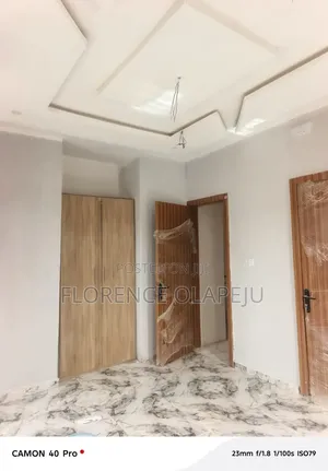 3bdrm Duplex in Akala Way for rent