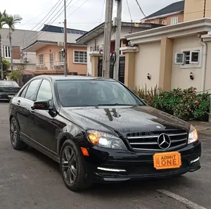 Mercedes-Benz C300 Luxury 4Matic Sedan AWD (3.0L 6cyl 7A) 2011 Black