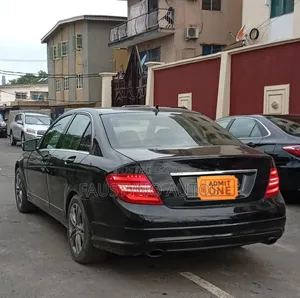 Mercedes-Benz C300 Luxury 4Matic Sedan AWD (3.0L 6cyl 7A) 2011 Black