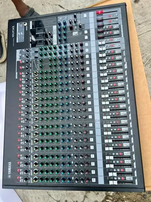 Yamaha Mgp24x Professional Analog Console Mixer