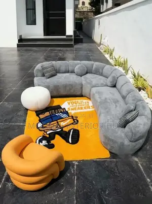 L Round Shape Chair