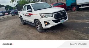 Toyota Hilux 2015 White