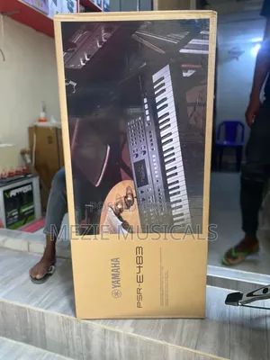 Yamaha PSR E483