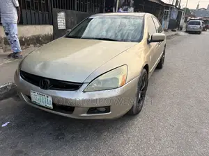 Honda Accord 2005 Gold