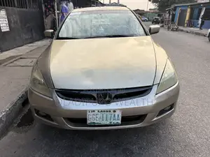 Honda Accord 2005 Gold