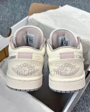 Nike Air Jordan 1 Low Sail Soft Pearl