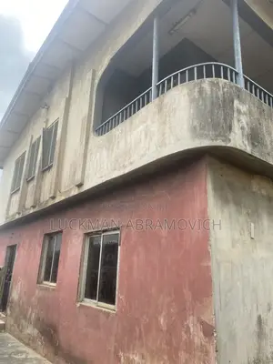 4bdrm Block of Flats in Oke-Afa for sale