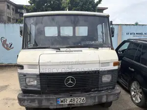 Mercedes-benz 1619 1988 White