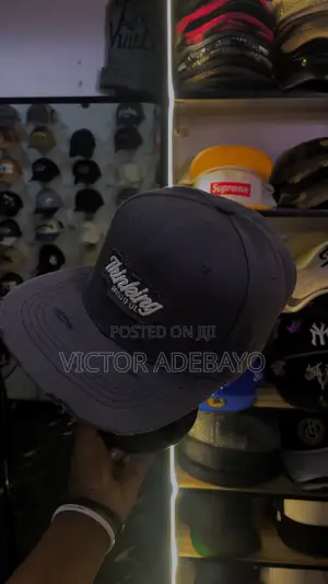 Snapback Fitted Face Cap