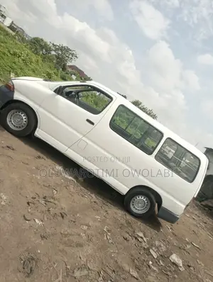 Toyota HiAce 2005 White