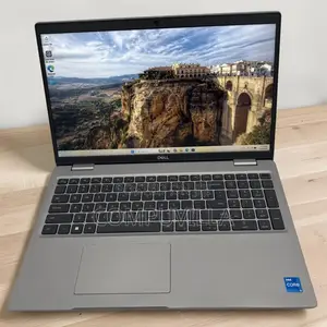 Laptop Dell Precision 3570 16GB Intel Core i7 SSD 512GB