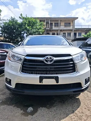 Toyota Highlander XLE 4dr SUV (3.5L 6cyl 6A) 2015