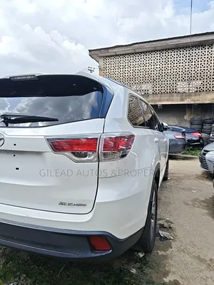 Toyota Highlander XLE 4dr SUV (3.5L 6cyl 6A) 2015