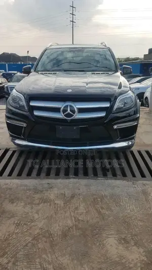 Mercedes-Benz GL-Class GL550 4MATIC 4dr SUV AWD (4.7L 8cyl Turbo 7A)