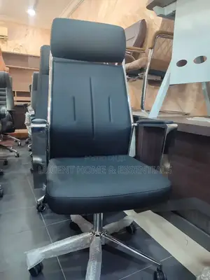 Luxury Ceo Swivel Chair – Modern Black Leather Chrome Office Chair