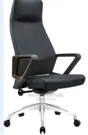 Premium High-Back Executive Office Chair – Ergonomic Leather