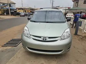 Toyota Sienna 2008 Green