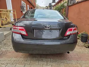 Toyota Camry XLE 4dr Sedan (2.5L 4cyl 6AM) 2010 Gray