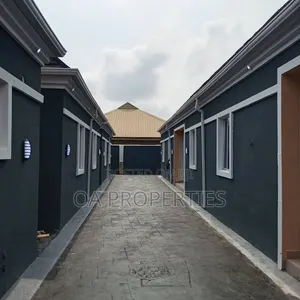 8bdrm House in Unity Estate ,Elebu, for sale
