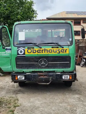 Super Clean Foreign Used Mercedes Benz Truck With 3tons Hiab