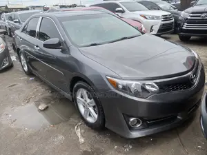 Toyota Camry SE 4dr Sedan (2.5L 4cyl 6A) 2014 Gray