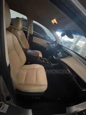 Toyota Avalon XLE Sedan FWD (3.5L 6cyl 6A) 2017 Gold
