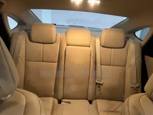 Toyota Avalon XLE Sedan FWD (3.5L 6cyl 6A) 2017 Gold