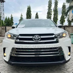 Toyota Highlander XLE 4dr SUV AWD (3.5L 6cyl 6A) 2014 White