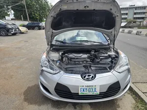 Hyundai Veloster 3dr Hatchback w/Black Interior (1.6L 4cyl 6AM) 2014