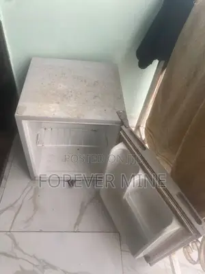 Hisense Mini Fridge / Table Top Fridge – Fairly Used